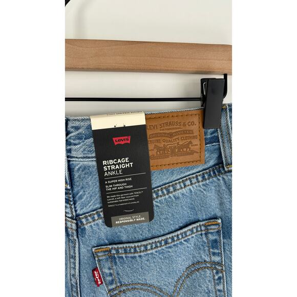Levis Womens Premium Ribcage Straight Ankle Jeans Womens 26x27 New Light Wash - Picture 7 of 9